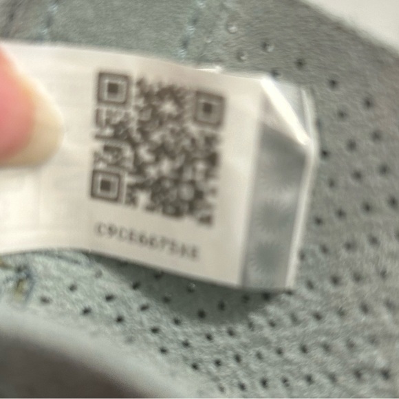 UGG Classic Unlined Mini Perf Boots Size 9 - Picture 10 of 10